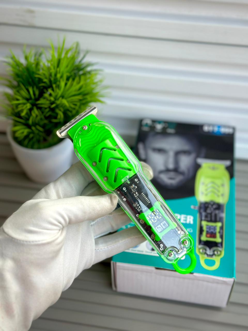 TRANSPARENT TRIMMER